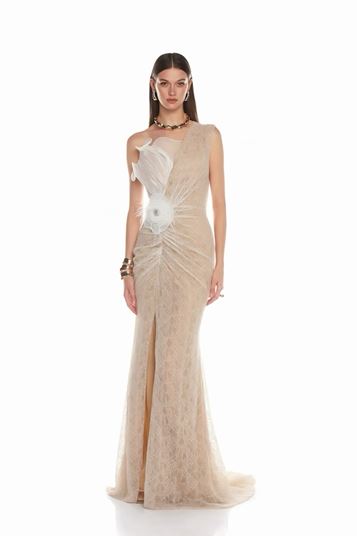 فستان سهرة بكتف واحد مزين بكشكشة على شكل عظمة